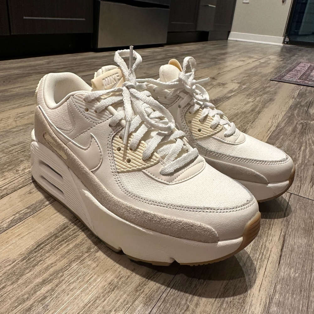 Nike Women's Platform Airmax 8.5